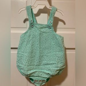 Cat & Jack baby girl’s green romper. Size 12 months